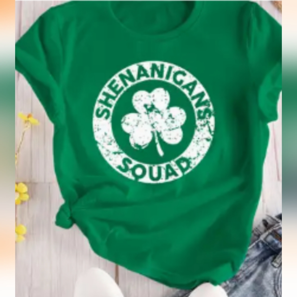 💜5/$25.00💜New XL Green Shirt with Shamrock Print